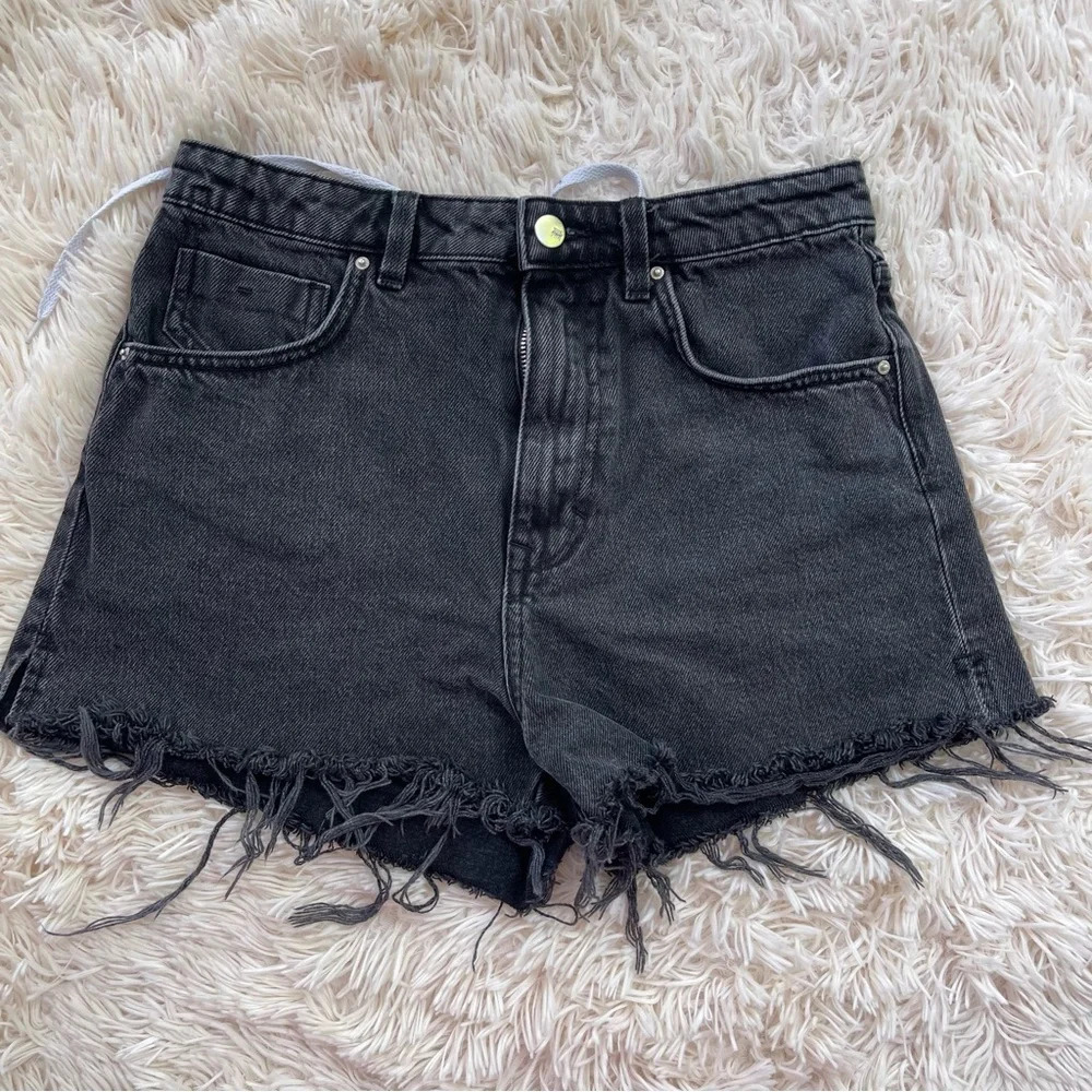 Zara denim washed black raw hem mini shorts with drawstrings high waist size 6
